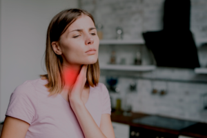 dor de garganta e a garganta inflamada são sinais de lesões ou infecções na laringe, faringe ou nas amígdalas.