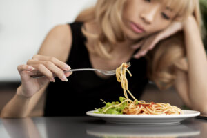 close up woman with eating disorder Central de Consultas | Clínica Popular
