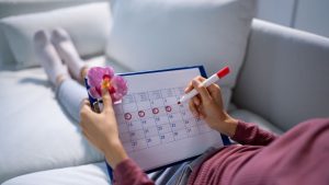 Ciclo menstrual: Sintomas normais e anormais em cada fase - Central de Consultas