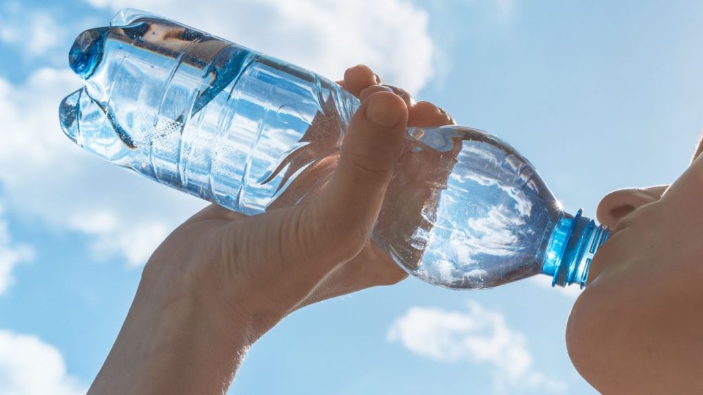 Quantos litros de água beber por dia? Entenda o ideal para você 1 Quantos litros de água beber por dia? Entenda o ideal para você - Central de Consultas