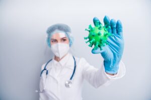 lady doctor hold corona virus microbe figure 1 Central de Consultas | Clínica Popular