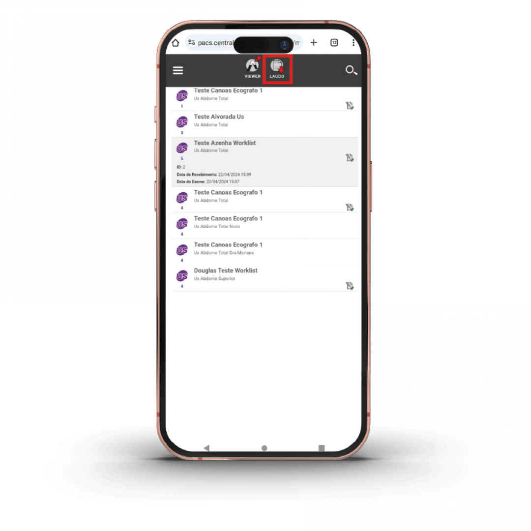 Tela de um smartphone mostrando uma aplicação com uma lista de testes ecográficos, incluindo títulos como "Teste Canoas Ecógrafo 1" e "Teste Alvorada Us", e opções de visualização destacadas em vermelho.